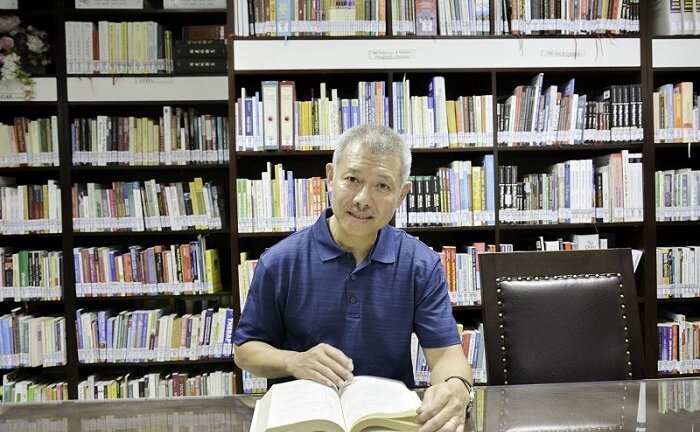 'Giáo sư quần đùi’ Trương Nguyện Thành: 'Học sinh, sinh viên Mỹ mặc lộ nội y là bị đuổi về ngay'