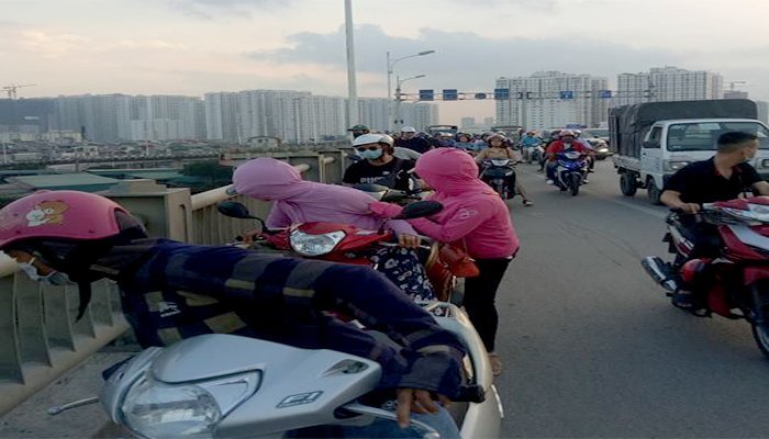 Nam thanh niên nhảy cầu ở Hà Nội, bỏ lại người vợ khóc ngất