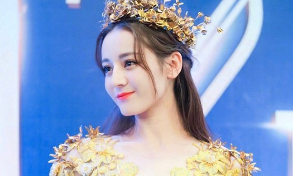 Địch Lệ Nhiệt Ba 'cao giá' hơn Triệu Lệ Dĩnh, Dương Mịch, Angela Baby