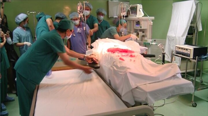 Cứu sống người phụ nữ bị đâm thấu tim ở Hà Nội