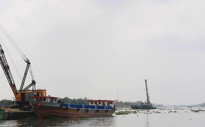 Chìm sà lan trên sông Hậu, 2 mẹ con chết thương tâm