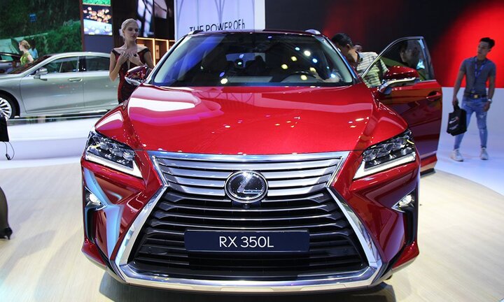Lexus RX bản 7 chỗ giá 4,1 tỷ đồng lần đầu ra mắt khách Việt
