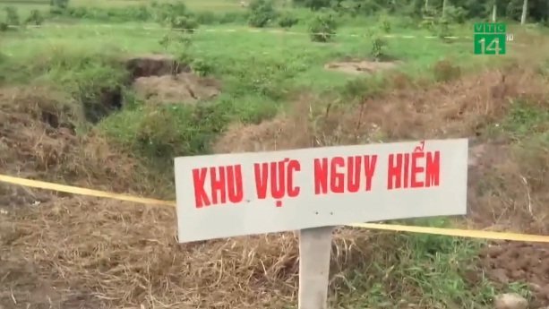 Clip: 'Hố tử thần' nuốt cả vườn cây ở Quảng Ninh vẫn tiếp tục mở rộng