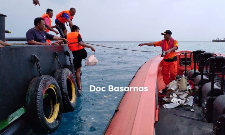 Video, hình ảnh đầu tiên hiện trường máy bay JT610 Indonesia rơi