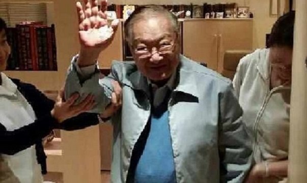 Vua kiếm hiệp Kim Dung cuối đời không nhận ra bạn bè và khó nói chuyện