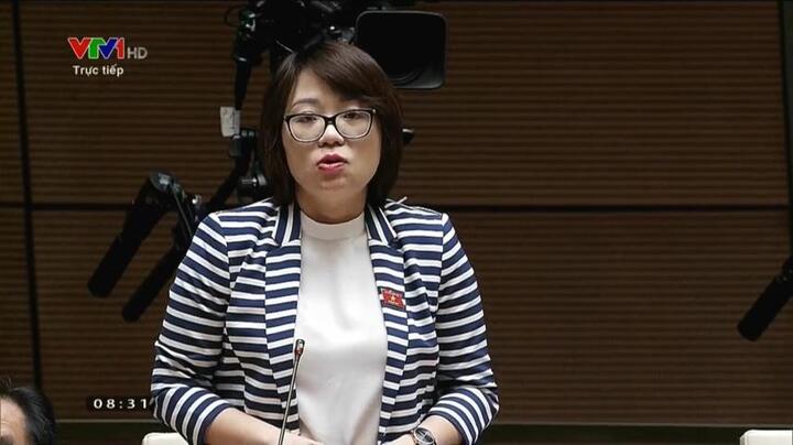 Dự thảo đuổi học sinh viên bán dâm 4 lần: 'Không thấy Bộ trưởng Nhạ nhận trách nhiệm'