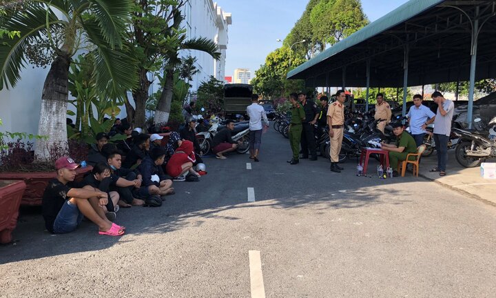 Gần 100 thanh niên cổ vũ và đua xe trái phép trên quốc lộ 1