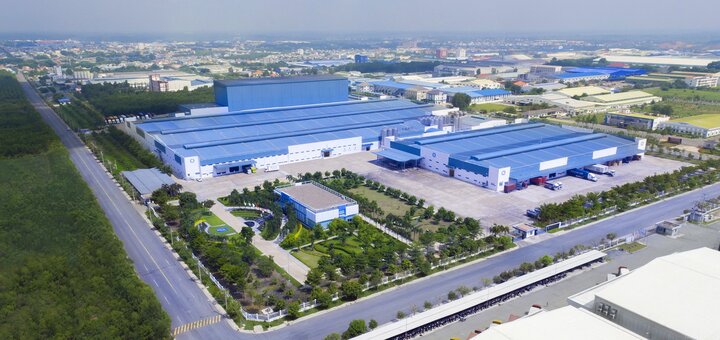 Clip: Cận cảnh siêu nhà máy sữa 100% tự động hóa cho sản lượng gấp 5 lần bình thường ở Việt Nam
