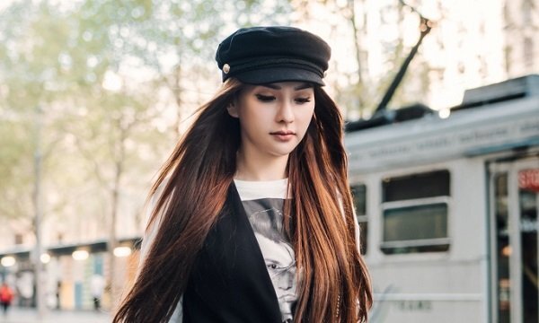 Thu Thủy diện hàng hiệu cá tính, khoe dáng quyến rũ trên đường phố Úc