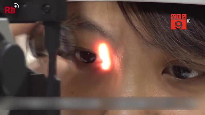 Clip: 'Cày' 70 tập phim trong 1 tuần, đột quỵ mắt, suýt mù vĩnh viễn