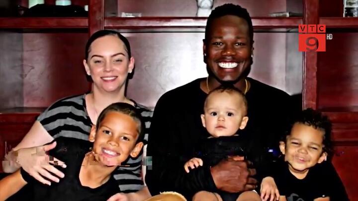 Ca mang thai đôi gây kinh ngạc: Một con mình, một con người khác