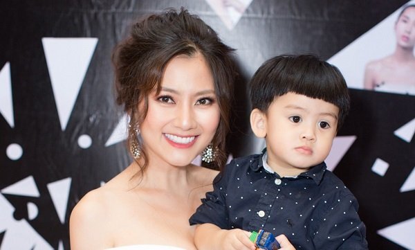 Diện váy áo gợi cảm, Ngọc Lan vẫn dở khóc dở cười vì cậu con trai cưng