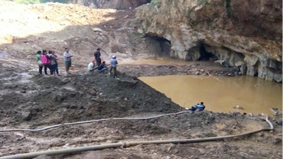 Sập mỏ khai thác vàng ở Hòa Bình: Xác định vị trí 2 nạn nhân mắc kẹt