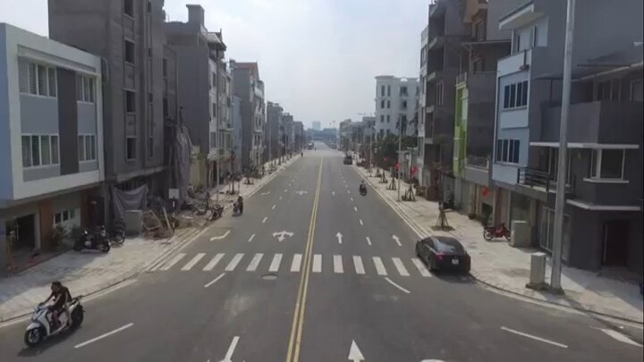 Video: Con đường 600 m gần 200 tỷ đồng đẹp nhất quận Long Biên nhìn từ flycam