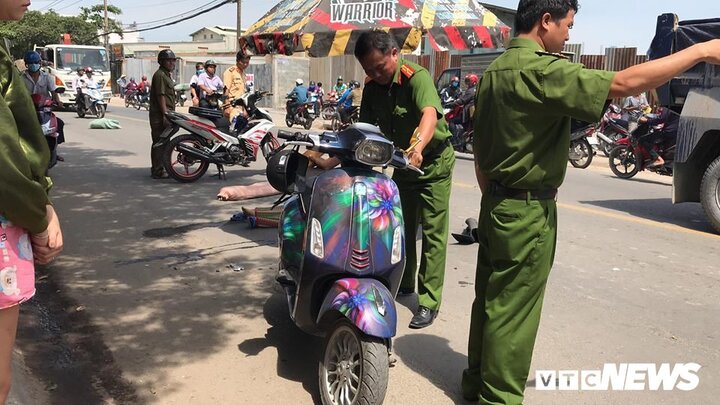 Tránh xe ba gác vượt ẩu, 2 cô gái trẻ bị xe tải cán thương vong ở TP.HCM
