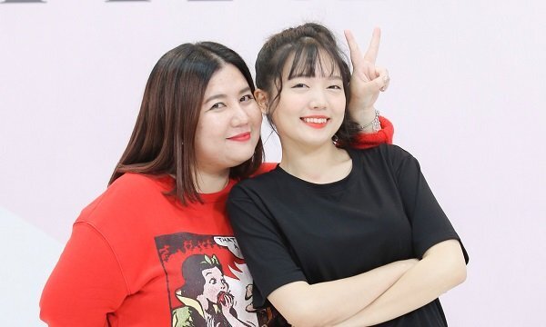 Quản lý cùng em gái Hari Won tiết lộ bí quyết trang điểm để trẻ hơn tuổi như nữ ca sĩ