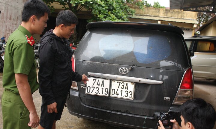 Ngang nhiên gắn biển số giả để vận chuyển pháo lậu liên tỉnh