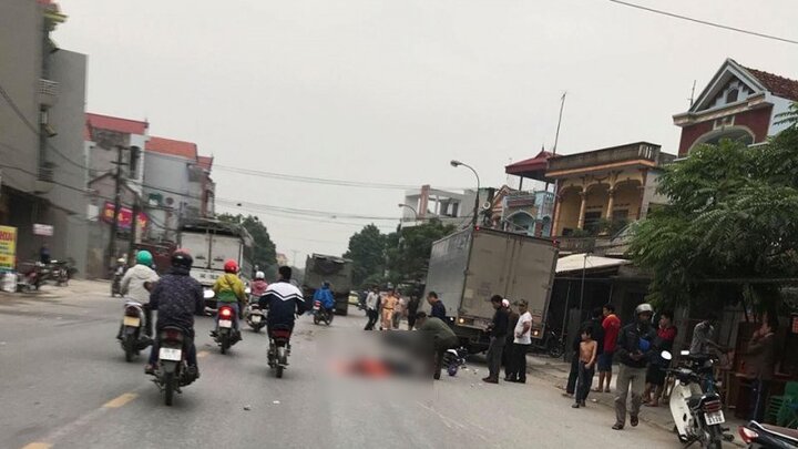 Tránh xe tải đậu bên đường, 3 người đi xe máy thương vong