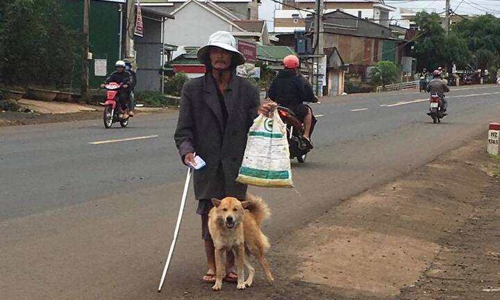 Video: Sự thật người đàn ông bế chó cùng đi bán vé số ở Đắk Lắk
