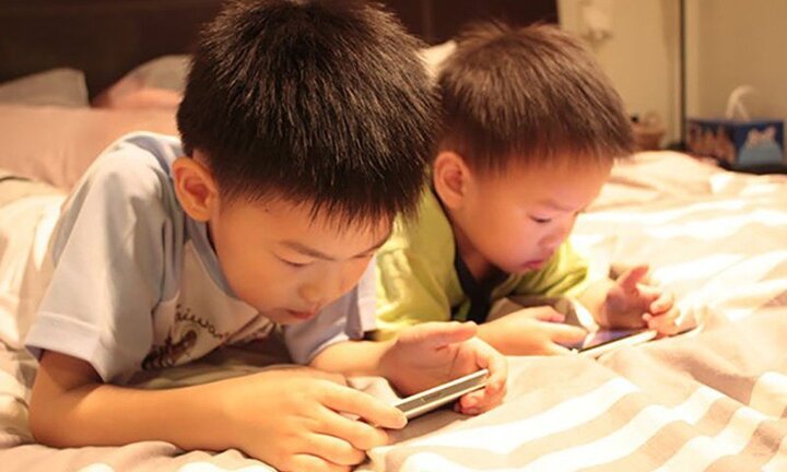 Điện thoại làm trẻ em tinh thần bất ổn, kiểm soát bản thân kém