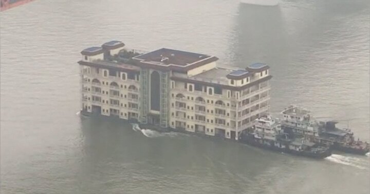 Video: Nhà hàng 5 tầng ở Trung Quốc trôi lững lờ trên sông gây choáng