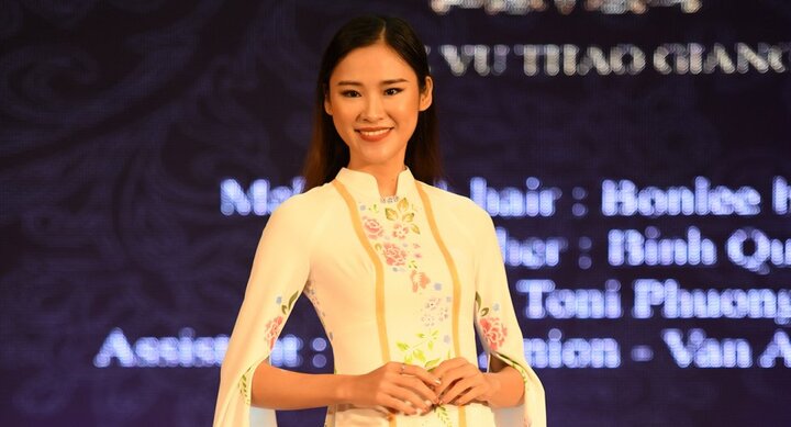 Ảnh: Ngắm bộ sưu tập 'Những cánh hoa trên thiên đường' của cô gái học cắt may trong 3 tháng