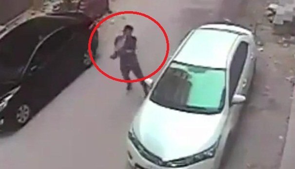 Clip: Ủ mưu ném gạch đập vỡ kính ô tô và cái kết bẽ mặt