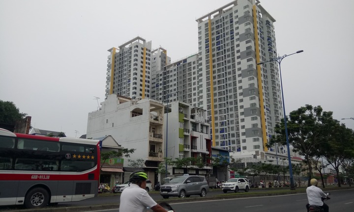 Bằng công ty liên kết, FCS đã giao đất công cho tư nhân xây cao ốc?