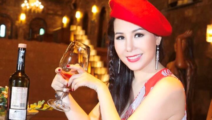 Bí quyết để tuổi 40 vẫn trẻ trung rạng rỡ của Nữ hoàng Kim Chi
