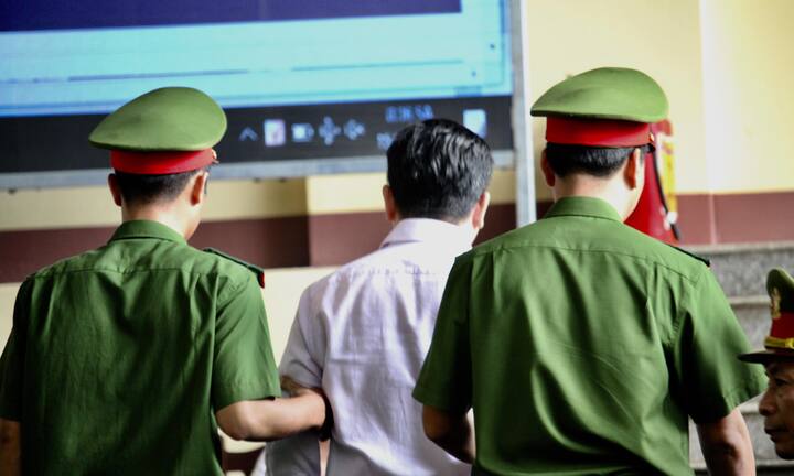 Lý do cựu Trung tướng Phan Văn Vĩnh liên tục rời phòng xử án