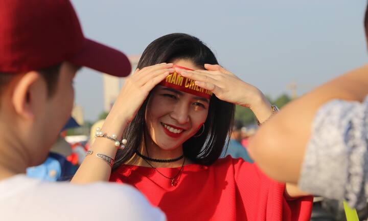 Ảnh: Hàng nghìn CĐV đến sân Mỹ Đình từ sớm cổ vũ đội tuyển Việt Nam