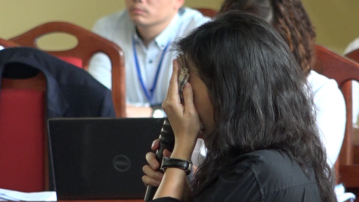 Xét xử đường dây đánh bạc nghìn tỷ đồng: Chị họ Phan Sào Nam khóc, nói quá tin tưởng em