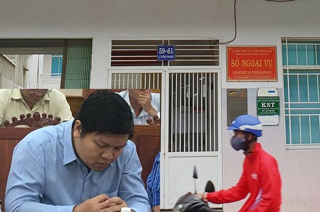 Kiểm điểm việc kết nạp Đảng nguyên phó giám đốc Sở Ngoại vụ Bình Định Nguyễn Đức Hoàng