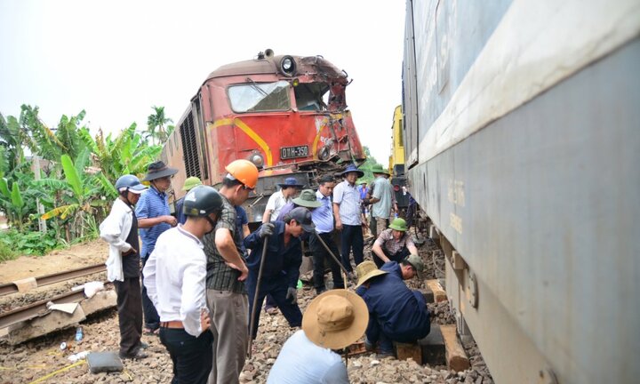 Hai tàu hỏa đâm nhau ở ga Núi Thành, Quảng Nam: Khởi tố lái tàu 2469