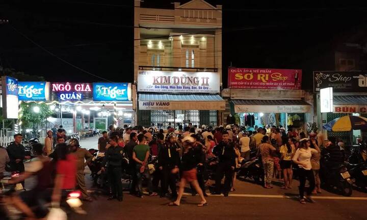Nam thanh niên cầm búa xông vào cướp tiệm vàng ở Quảng Nam: Hốt 5 cây vàng sau 2 giây ra tay