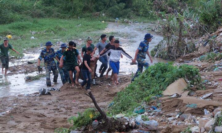 Mưa lũ lịch sử, sạt lở đất ở Nha Trang: Số người chết tăng lên 18 người