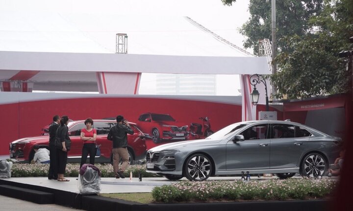 Video: Bộ tứ xe VinFast chính thức ra mắt tại Hà Nội