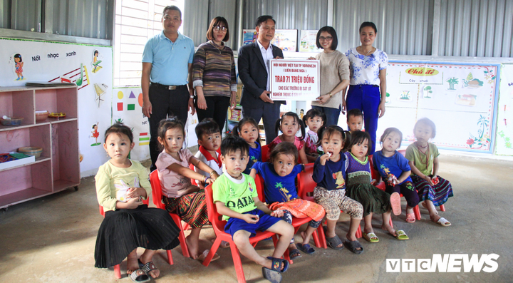 Hội Người Việt tại Nga trao 127 triệu đồng cho người dân chịu sạt lở kinh hoàng ở Lai Châu