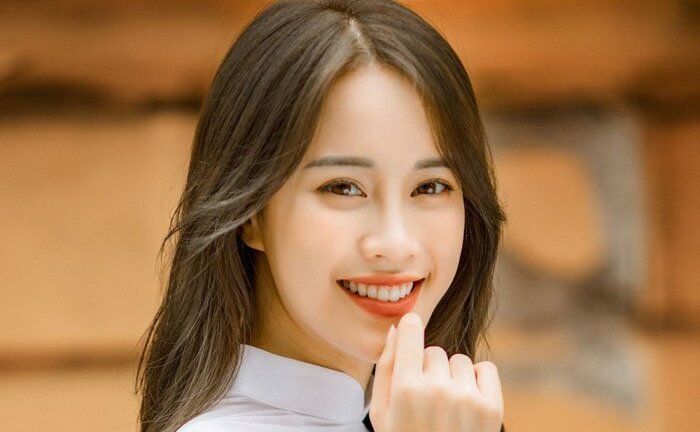 Á khôi Sinh viên Việt Nam đẹp mê hồn trong ảnh kỷ yếu chia tay giảng đường