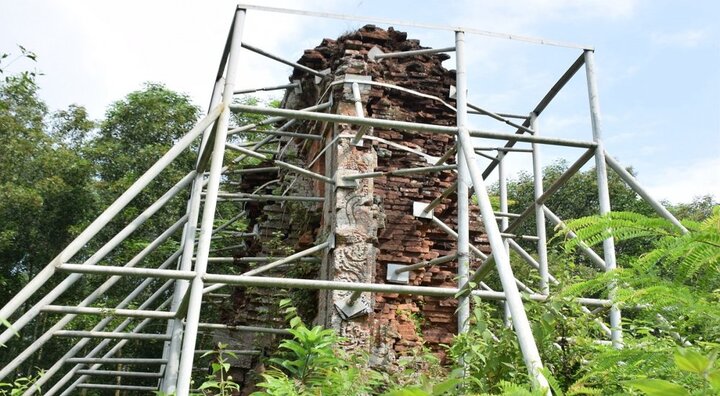 Mang sắt thép quây chằng chịt chống đỡ phật viện lớn nhất Đông Nam Á