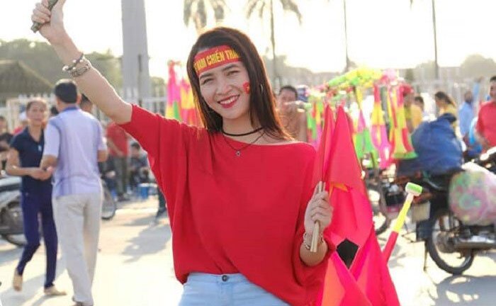 Ảnh: 4 hot girl nổi như cồn nhờ đi xem bóng đá