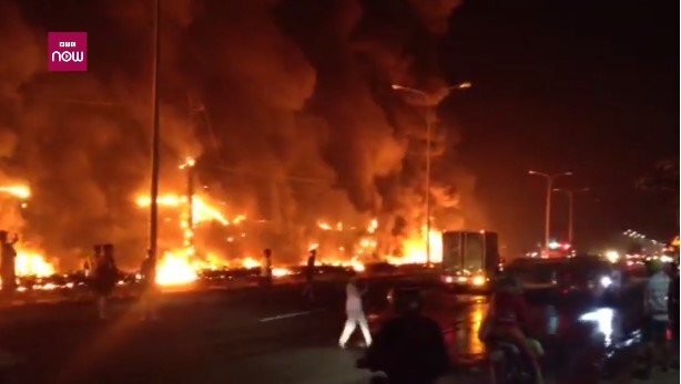 Video toàn cảnh xe bồn chở xăng cháy như núi lửa phun ở Bình Phước