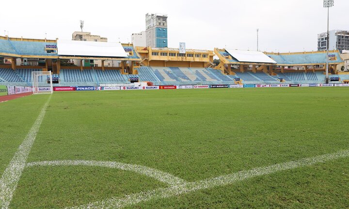 Video: Sân Hàng Đẫy được dọn dẹp, chỉnh trang trước trận Việt Nam - Campuchia