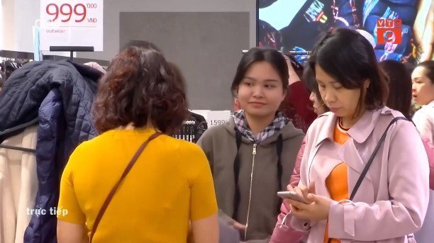 Khuyến mãi Black Friday 2018: Chị em phụ nữ 'cháy túi'