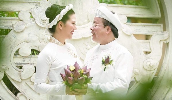 Những hình ảnh tuyệt đẹp trong lễ Hằng Thuận của ca sĩ Đinh Hiền Anh và chồng Thứ trưởng