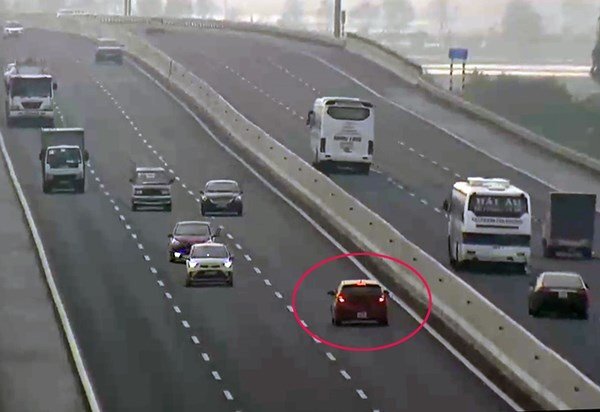 Vì sao ngày càng nhiều kẻ liều mạng đi ngược chiều trên cao tốc?