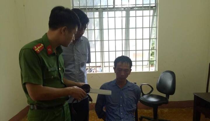 Truy tố kẻ ngáo đá cầm kim tiêm khống chế 2 người làm con tin