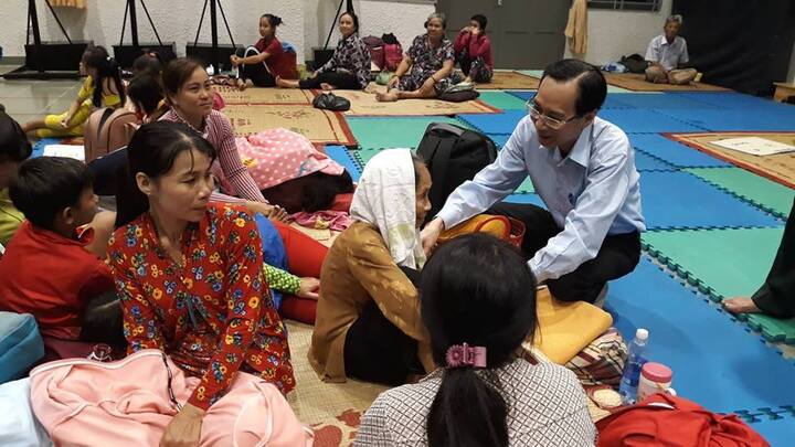 Lãnh đạo TP.HCM thăm hỏi người dân tránh trú bão số 9