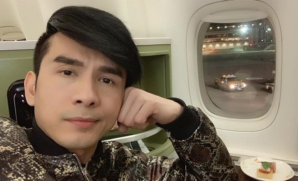 Fan lo lắng khi Đan Trường thông báo máy bay gặp sự cố, vừa cất cánh về Việt Nam phải quay lại sân bay