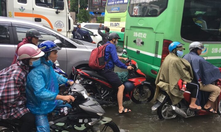 TP.HCM: Trường học tiếp tục ngưng mọi hoạt động trong chiều và tối 26/11